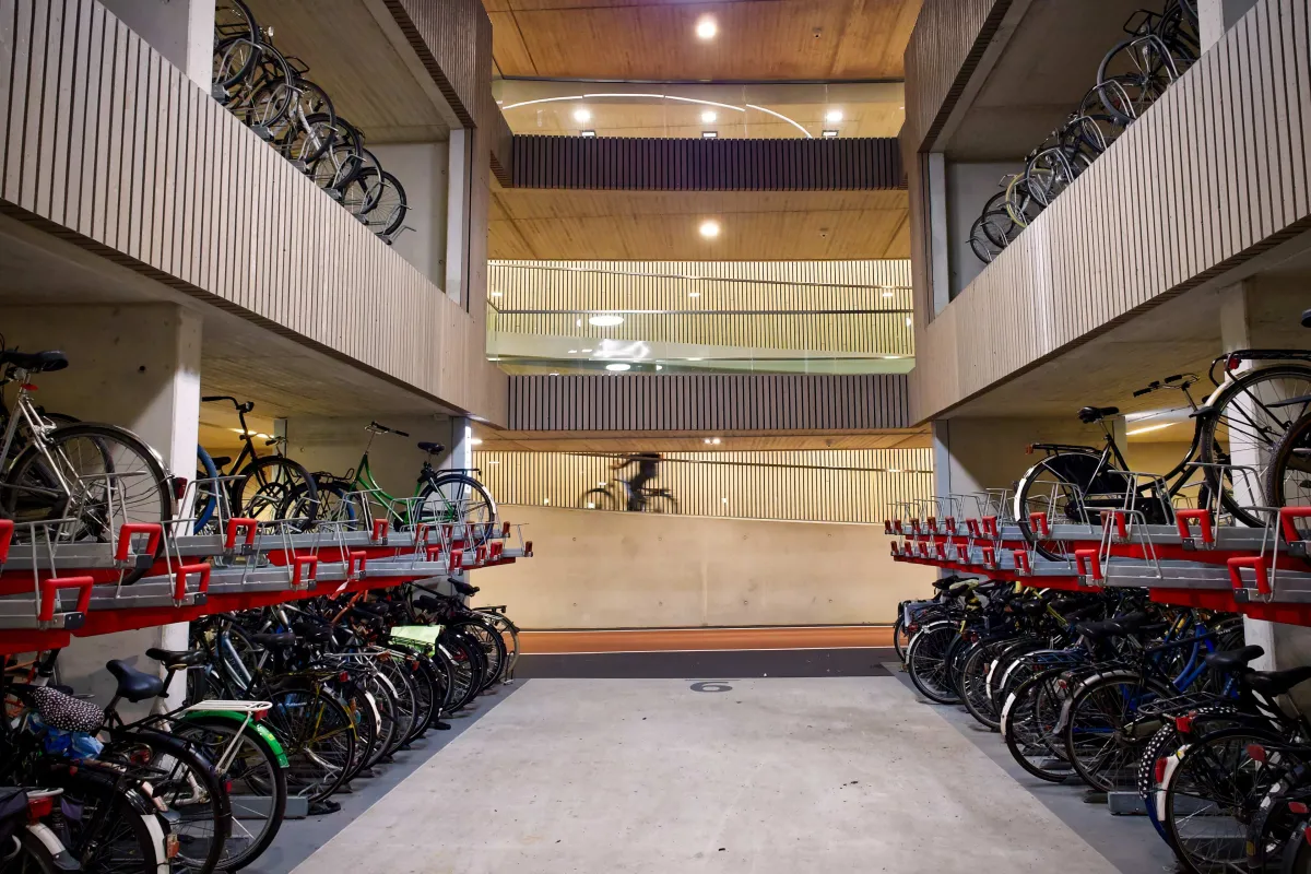 Sicher abgestellte Fahrräder in einem Parkhaus